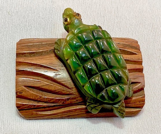 BP271 green bakelite turtle on wood log pin